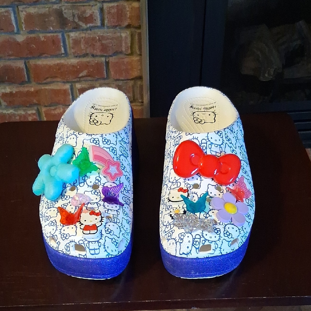 Hello Kitty Crocs